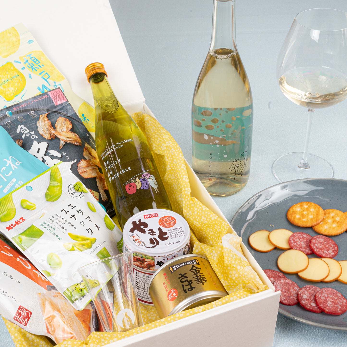 Sweet-fruity sake and Traditional Japanese snack set